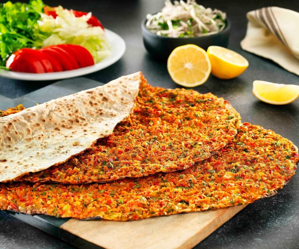 0003s_0004_lahmacun-1024x853 Türkiye’de Gezginlerin Mutlaka Tatması Gereken En İyi 10 Lezzet