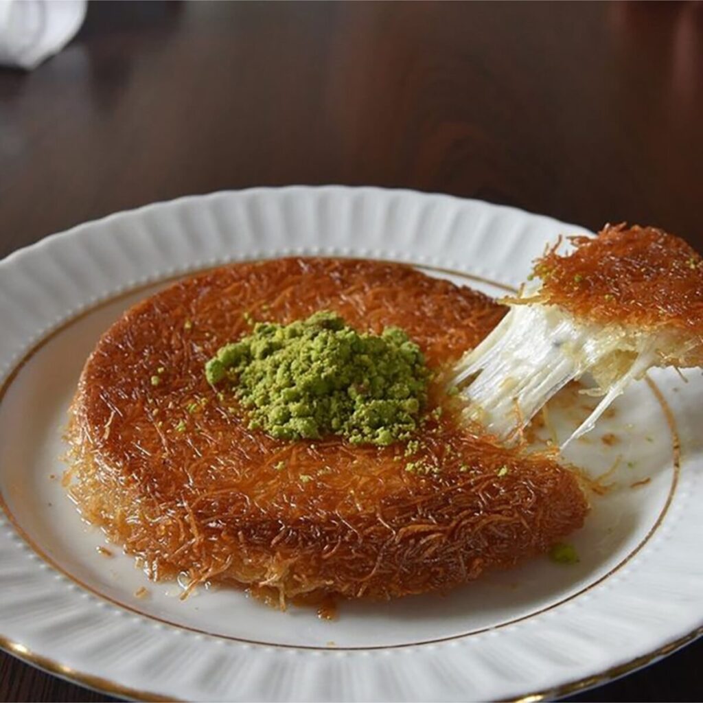 Peyniri-Uzayan-Meshur-Hatay-Kunefesi-2-1024x1024 Türkiye’de Gezginlerin Mutlaka Tatması Gereken En İyi 10 Lezzet