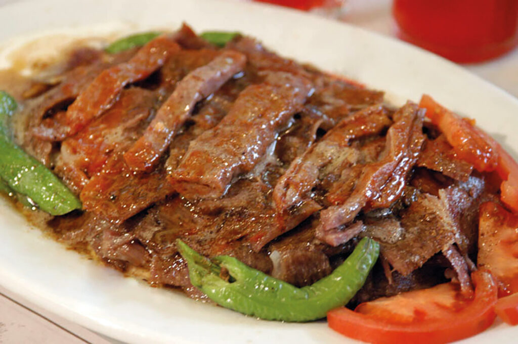 iskender-kebap-1024x681 Türkiye’de Gezginlerin Mutlaka Tatması Gereken En İyi 10 Lezzet