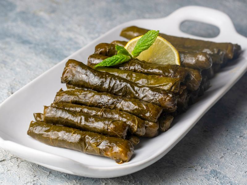 zeytinyagli-yaprak-sarma-281366-5282c119-d499-47d6-80f0-cbefbbcf3488 Türkiye’de Gezginlerin Mutlaka Tatması Gereken En İyi 10 Lezzet